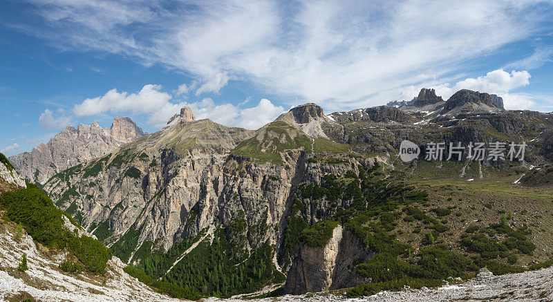 美丽的全景Parco Naturale Tre Cime (Drei Zinnen)。白云石山脉、意大利